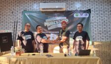 Ketua KPP Sumenep, A. Rahman saat menyerahkan LPJ kepada pengurus