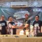 Ketua KPP Sumenep, A. Rahman saat menyerahkan LPJ kepada pengurus