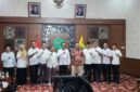 Bupati Pamekasan KH. Kholilurrahman bersama Ketua KAMURA dan sejumlah pejabat Pamekasan 