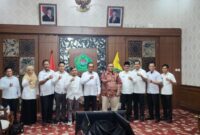 Bupati Pamekasan KH. Kholilurrahman bersama Ketua KAMURA dan sejumlah pejabat Pamekasan 