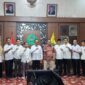 Bupati Pamekasan KH. Kholilurrahman bersama Ketua KAMURA dan sejumlah pejabat Pamekasan 
