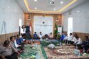 Kepala KSOP Kalianget, Azwar Anas (berbaju putih) didampingi Camat Kepala BPBD, Kamiluddun (kanan)