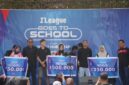 Ribuan Siswa-siswi SMAN 2 Pamekasan menyambut penuh gembira dan antusias atas kehadiran 2 bintang Madura United, Jumat (18/09/2026). 
