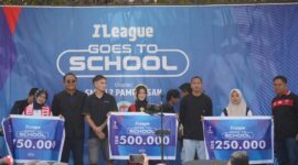 Ribuan Siswa-siswi SMAN 2 Pamekasan menyambut penuh gembira dan antusias atas kehadiran 2 bintang Madura United, Jumat (18/09/2026). 