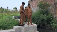 Bupati Hamid bareng Kadis BSBK saat tinjau lokasi proyek