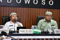 Wabup As'ad bareng dr Yus saat di Command Center