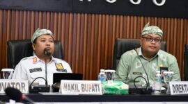 Wabup As'ad bareng dr Yus saat di Command Center