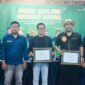 Sulaisi Abdurrazaq (tengah) usai acara diskusi di Universitas Madura