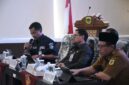 Kadispendukcapil Bondowoso (pegang mic) saat pemaparan