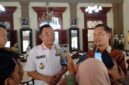 Bupati Hamid bareng Kepala OJK Jember dan perwakilan ILO saat wawancara