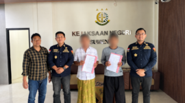 Kasi Pidum Kejari Sumenep, Vinsensius Tampubolon, MH (paling kanan)