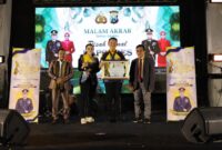 AKBP Dr. Arif saat menerima penghargaan