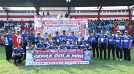 Bupati Sumenep bersama para tim sepak bola U-13