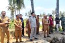 Bupati bareng Kadis Pertanian saat tinjau pompa air