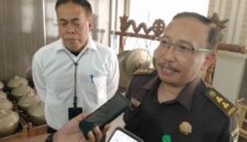 Kasi Intel Kejari Bondowoso, Adi Harsanto bareng Kadisdik Taufan Restuanto