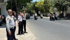 Para petugas LLA Disperkimhub Sumenep saat menertibkan parkir di beberapa jalan