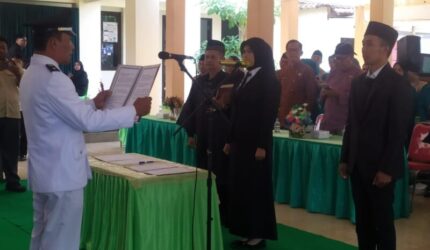 Resmi Dilantik, Kasi Kesejahteraan dan Kepala Dusun Tenggong Desa Bendorejo Siap Mengabdi