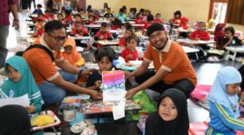 Bupati Sumenep Achmad Fauzi Wongsojudo (kanan) bersama Ketua Panitia, M. Syamsul Arifin 