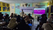 Kegiatan pelatihan Kompetensi Digital Guru non-PNS di Pagerungan Besar 
