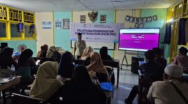 Kegiatan pelatihan Kompetensi Digital Guru non-PNS di Pagerungan Besar 