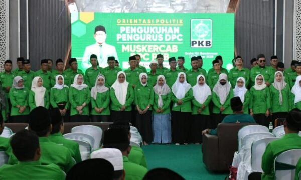 Para Dewan Pengurus Cabang PKB Bondowoso saat dikukuhkan