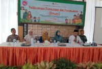 Camat Pujer Zulfikar (pegang mic) saat pemaparan Stunting
