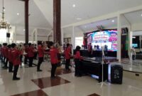 Drumband SDN Kota Kulon 1 saat unjuk kebolehan dihadapan Bupati Bondowoso