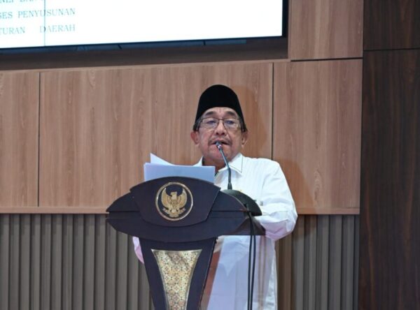 Wakil Bupati Sumenep KH Imam Hasyim saat membacakan sambutan Bupati 
