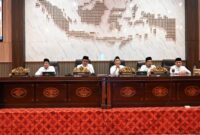 Ketua DPRD Sumenep, Zainal Arifin (dua dari kiri)