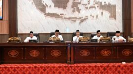 Ketua DPRD Sumenep, Zainal Arifin (dua dari kiri)