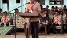Kadisdik Bondowoso Kakak Taufan Restuanto saat membuka perkemahan