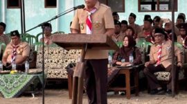 Kadisdik Bondowoso Kakak Taufan Restuanto saat membuka perkemahan