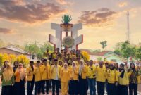 Jajaran DPD Golkar Bondowoso saat foto bareng di depan TMP Bondowoso