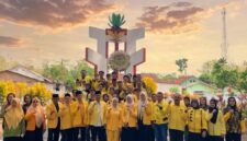 Jajaran DPD Golkar Bondowoso saat foto bareng di depan TMP Bondowoso