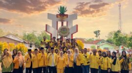Jajaran DPD Golkar Bondowoso saat foto bareng di depan TMP Bondowoso