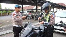 Personel Polresta Sumenep disiplin periksa kelengkapan kendaraan