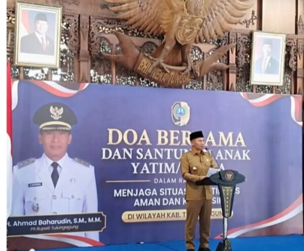 Plt Bupati Tulungagung Ahmad Baharudin saat di acara doa bersama dan santunan anak yatim