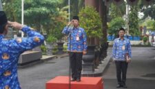 Plt Sekda Trenggalek saat pimpin upacara Hari Sumpah Pemuda ke-98