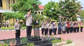 Kapolresta Sumenep Kombes Pol Ariek Indra Sentanu saat pimpin apel