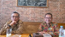 Dr. Rusliy, M.Pd, Kacabdindik Jatim Wilayah Sumenep (kanan) bersama, Sukamto, M.M, Kacabdisdik Wilayah 4 Jawa Tengah