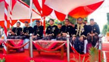 Upacara Hari Jadi Sumenep ke-757 dan Hari Jadi Provinsi Jawa Timur ke-81 di halaman Masjid Jamik Sumenep 