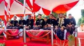 Upacara Hari Jadi Sumenep ke-757 dan Hari Jadi Provinsi Jawa Timur ke-81 di halaman Masjid Jamik Sumenep 