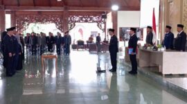 Bupati Pamekasan, Kholilurrahman saat melantik 85 pejabat di lingkungan pemerintahan Kabupaten setempat