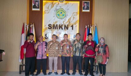 PKL di Tengah Laut, Ratusan Siswa SMK Kemaritiman Berjuang Ikuti TKA di Sumenep
