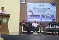 Staf Ahli Bupati Dedi Falahuddin saat menyampaikan sambutan di hadapan ratusan peserta seminar jurnalistik 
