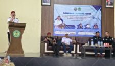 Staf Ahli Bupati Dedi Falahuddin saat menyampaikan sambutan di hadapan ratusan peserta seminar jurnalistik