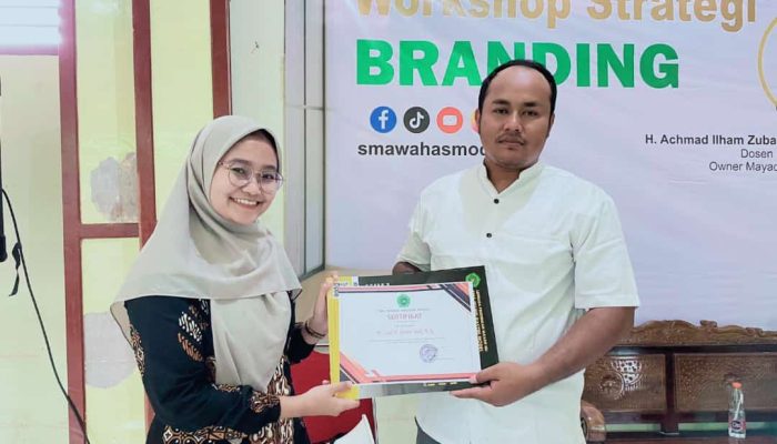 IAI Tabah Gelar Workshop Strategi Branding di SMA Wahid Hasyim Model Lamongan