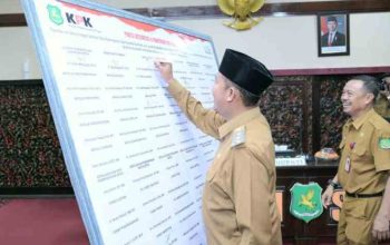 Komitmen Ciptakan Tata Kelola Pemerintahan yang Bersih, Bupati Dr. Achmad Fauzi Teken Pakta Integritas