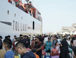 Warga Kepulauan Sumenep Mulai Memadati Kapal Mudik Gratis