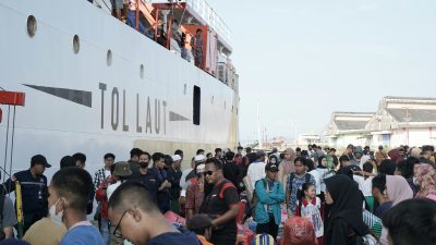 Warga Kepulauan Sumenep Mulai Memadati Kapal Mudik Gratis